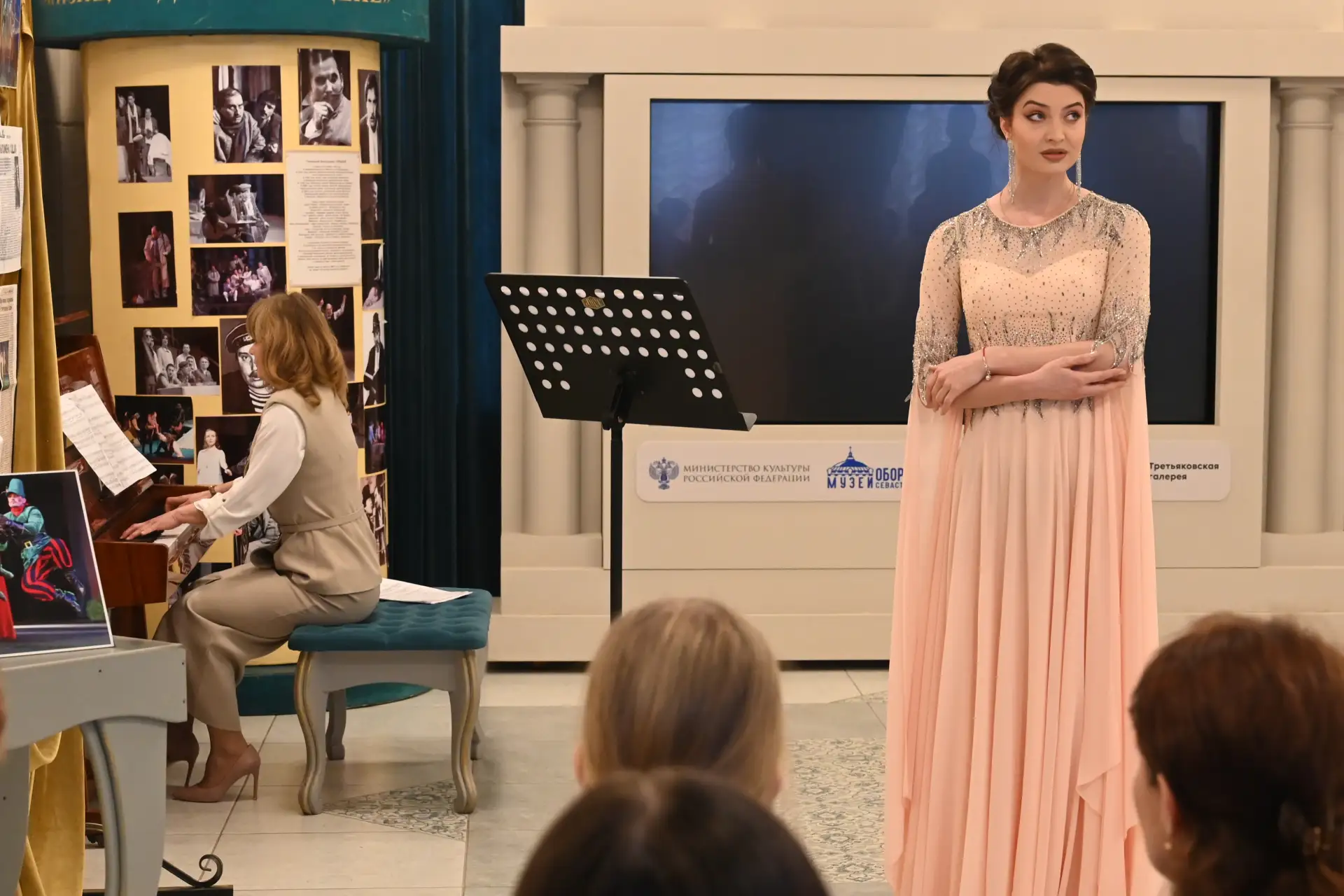 В Мраморном зале Сцены на Садовом Донецкой муздрамы состоялось уникальное мероприятие – выставка и концерт, приуроченные к 135-летию со дня рождения нашего великого земляка, композитора Сергея Прокофьева В Мраморном зале Сцены на Садовом Донецкой муздрамы состоялось уникальное мероприятие – выставка и концерт, приуроченные к 135-летию со дня рождения нашего великого земляка, композитора Сергея Прокофьева