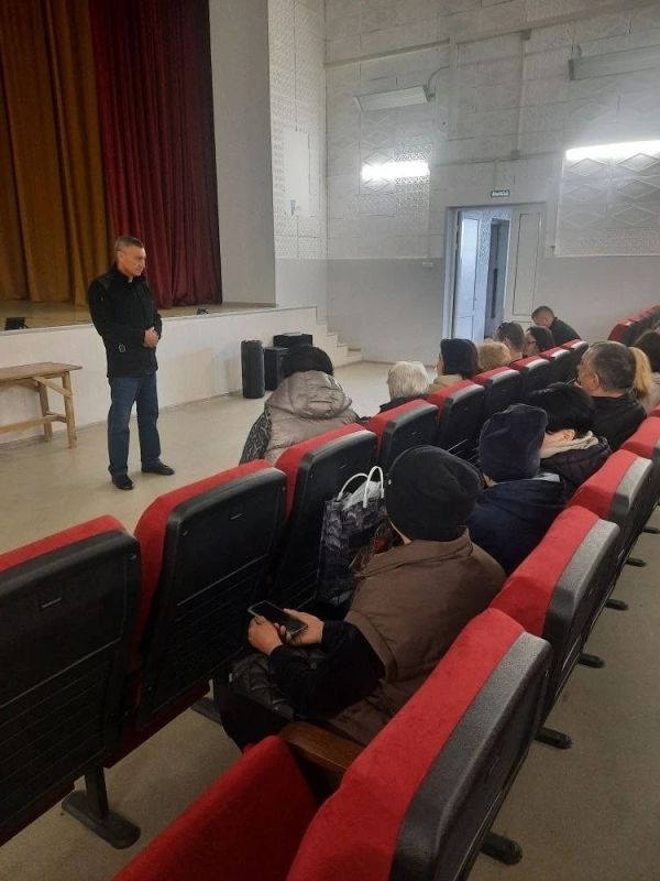 Начальник Гранитнеснкого территориального отдела провел встречу с жителями села Гранитное, которая состоялась в Гранитненском сельском доме культуры Начальник Гранитнеснкого территориального отдела провел встречу с жителями села Гранитное, которая состоялась в Гранитненском сельском доме культуры
