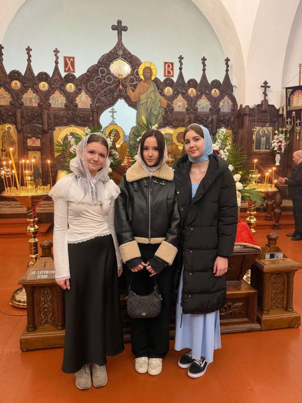 С ВЕРОЙ В СЕРДЦЕ. Юнармеец отряда ВПК «Пламя» штаба местного отделения городского округа Харцызска СШ № 4 Иващенко Мария приняла участие в акции «С верой в сердце», а именно встретила Пасху в храме С ВЕРОЙ В СЕРДЦЕ. Юнармеец отряда ВПК «Пламя» штаба местного отделения городского округа Харцызска СШ № 4 Иващенко Мария приняла участие в акции «С верой в сердце», а именно встретила Пасху в храме