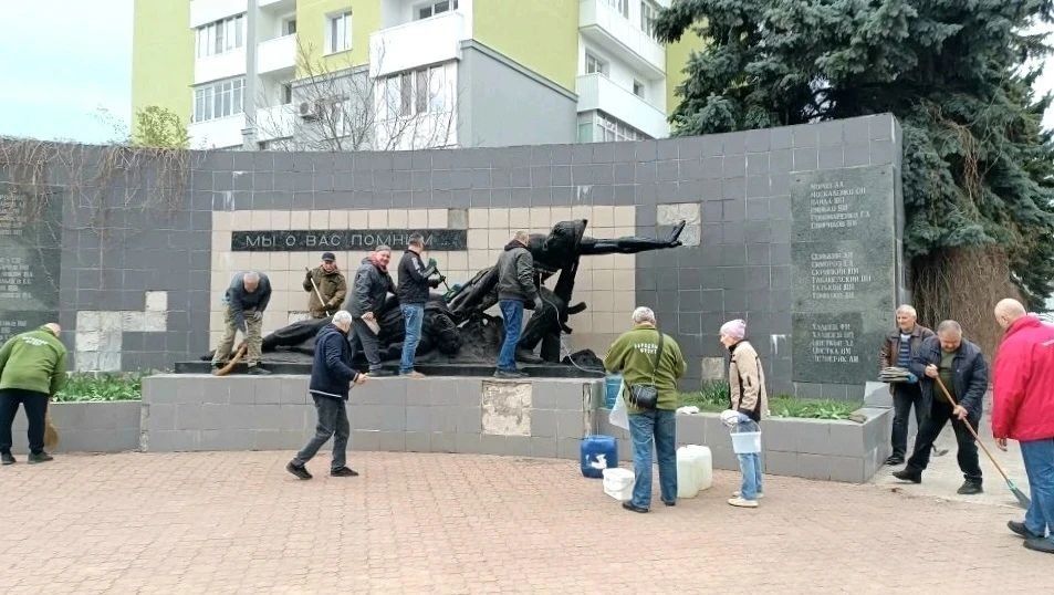 Дмитрий Огилец: Сегодня вместе с членами Макеевской городской организацией "Российский союз ветеранов Афганистана и специальных военных операций" принял участие в республиканском субботнике, объявленном Главой Донецкой... Дмитрий Огилец: Сегодня вместе с членами Макеевской городской организацией "Российский союз ветеранов Афганистана и специальных военных операций" принял участие в республиканском субботнике, объявленном Главой Донецкой...