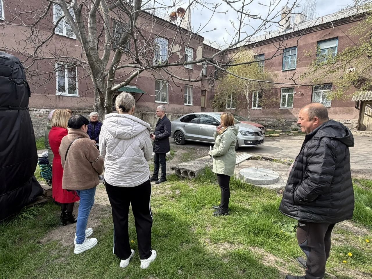 Сегодня, 15 апреля, в рамках проекта «Управдом» Единой России провёл встречу с жителями ул. Короленко г. Моспино Сегодня, 15 апреля, в рамках проекта «Управдом» Единой России провёл встречу с жителями ул. Короленко г. Моспино