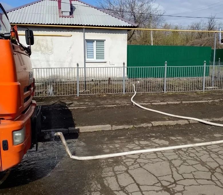 В Кировском внутригородском районе при поддержке региона-шефа Московская область продолжается подвоз воды для жителей домов, в которые в установленный графиком день не поступила вода В Кировском внутригородском районе при поддержке региона-шефа Московская область продолжается подвоз воды для жителей домов, в которые в установленный графиком день не поступила вода