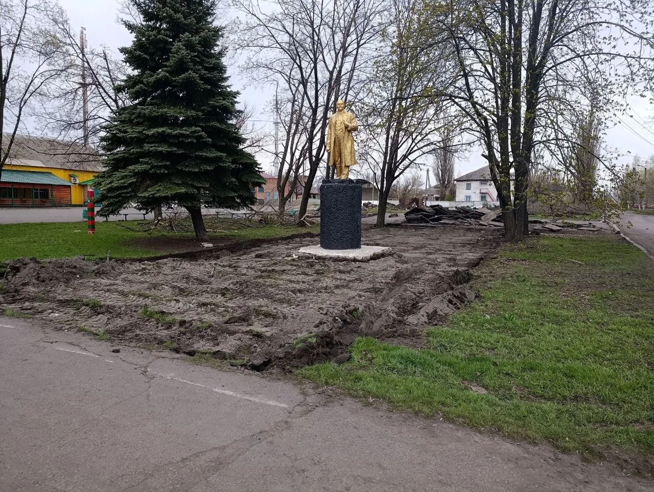 В Снежном обновляют территорию поселка Северное