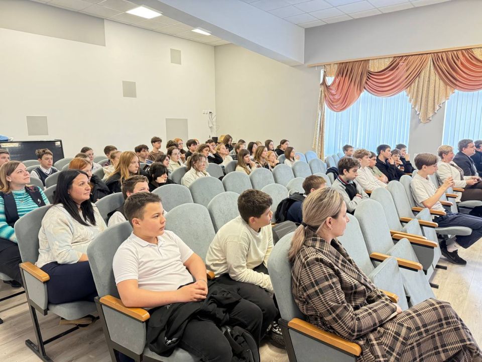 «ГосСтарт.Диалог» в Урзуфе: о работе на благо родного края «ГосСтарт.Диалог» в Урзуфе: о работе на благо родного края
