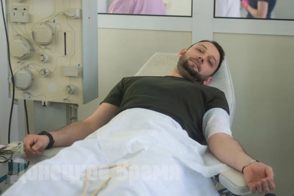 «Это нужно, это важно делать для Республики»: донецкая молодежь приняла участие в донорской акции «Это нужно, это важно делать для Республики»: донецкая молодежь приняла участие в донорской акции