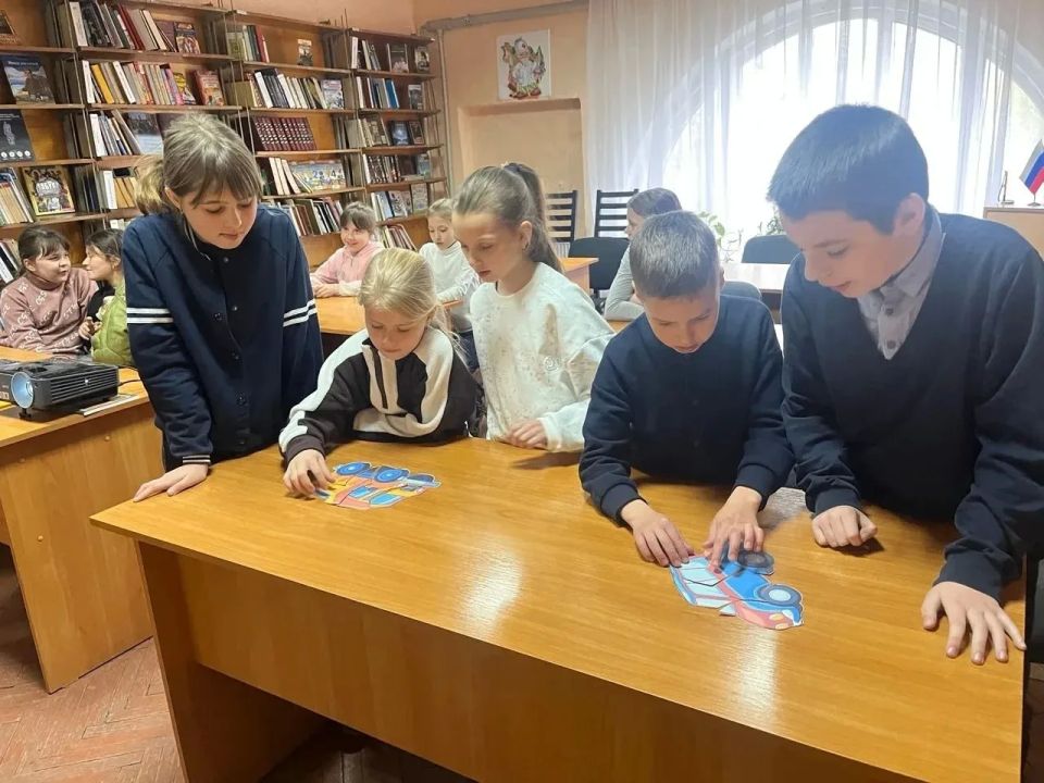 Игра-викторина «Знатоки дорожных правил» Игра-викторина «Знатоки дорожных правил»