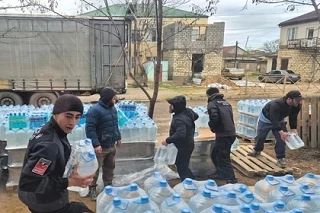 «Мы всегда должны помогать друг другу»: Волонтеры из ДНР участвуют в ликвидации последствий паводка в Дагестане