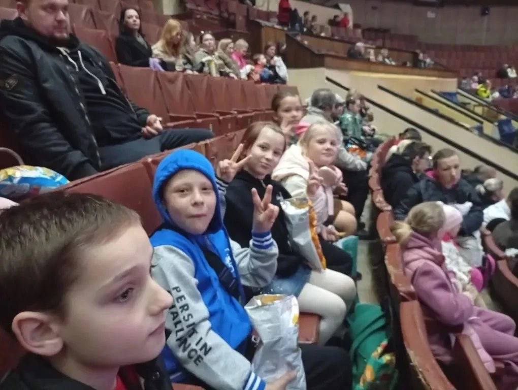 Дети подопечных Комитета семей воинов Отечества в цирке Дети подопечных Комитета семей воинов Отечества в цирке