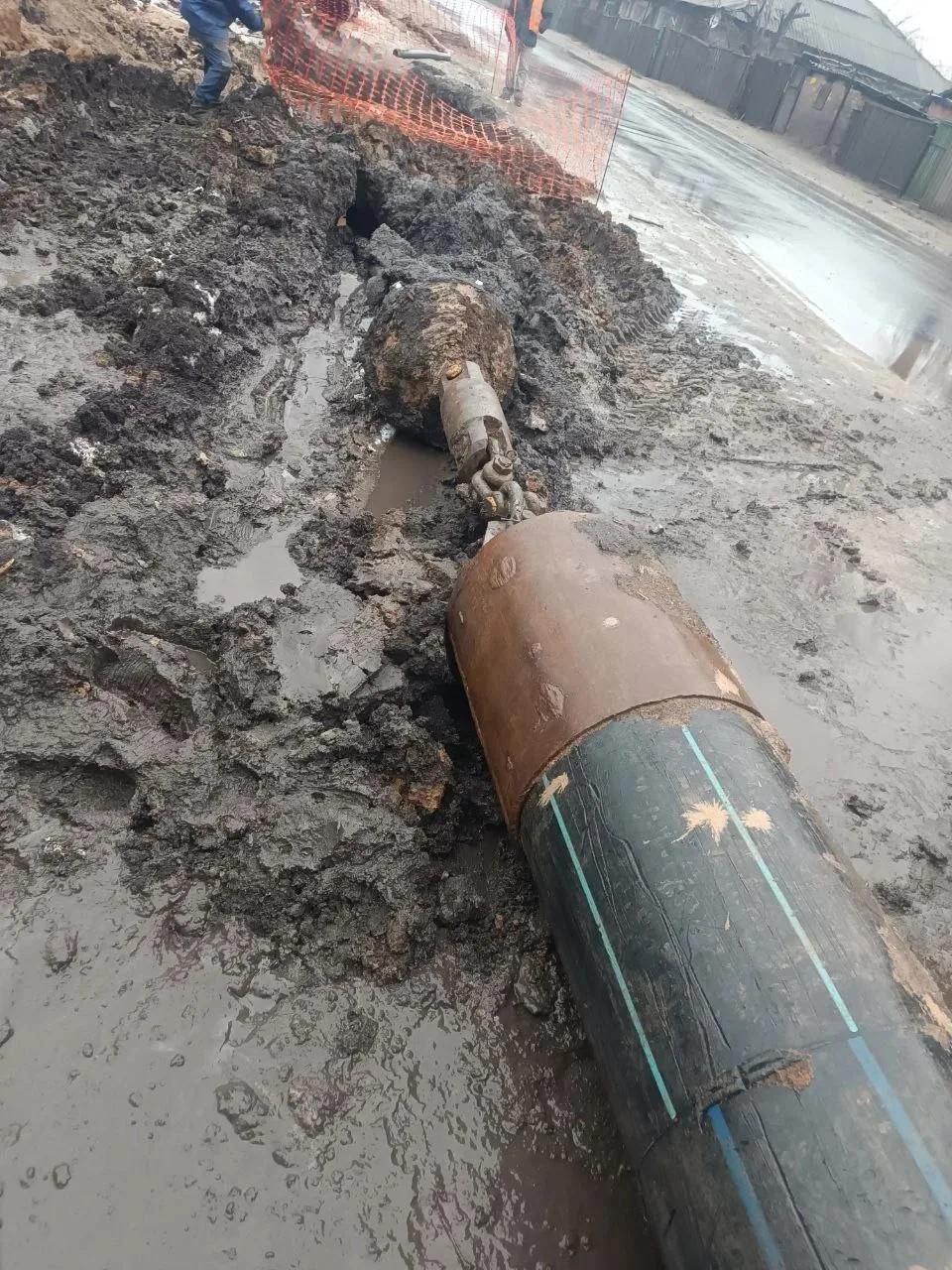 Кузбасс помогает Горловке восстанавливать водоснабжение Кузбасс помогает Горловке восстанавливать водоснабжение