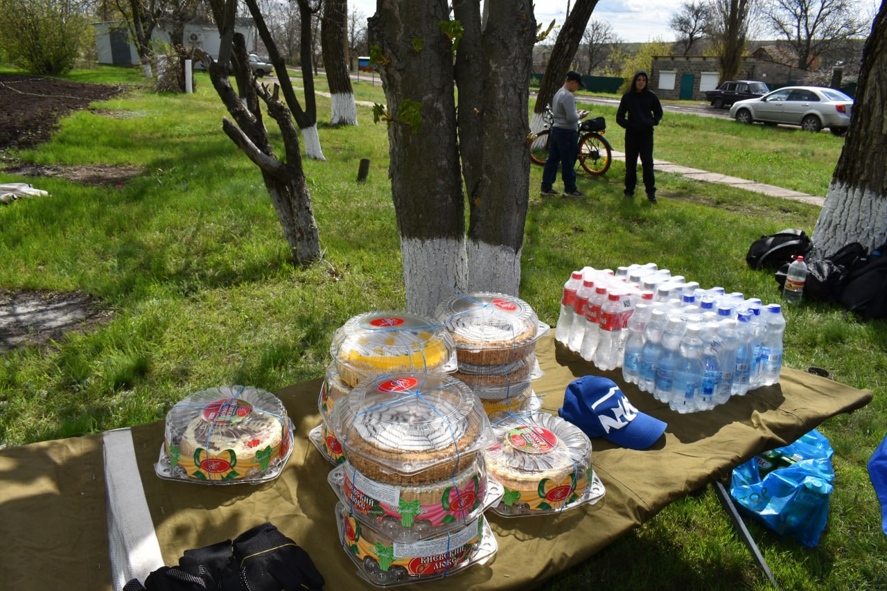 Память, воплощенная в зелени: в Амвросиевском округе расширяют «Сад Памяти» Память, воплощенная в зелени: в Амвросиевском округе расширяют «Сад Памяти»