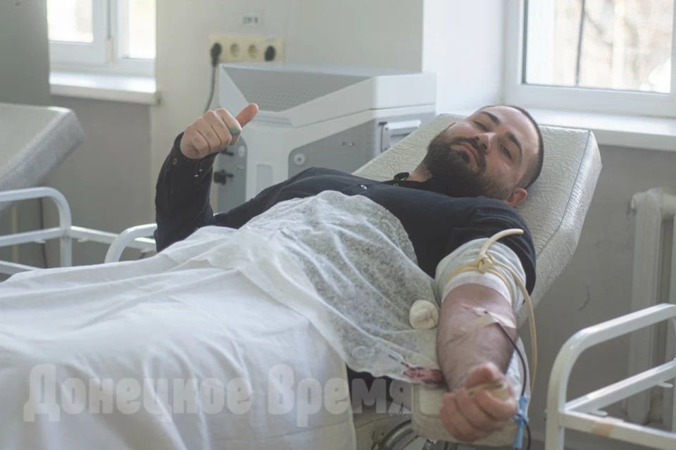 «Это нужно, это важно делать для Республики»: донецкая молодежь приняла участие в донорской акции «Это нужно, это важно делать для Республики»: донецкая молодежь приняла участие в донорской акции