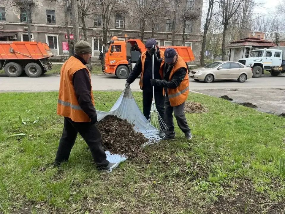 О работах МУП «Простор». Муниципальное унитарное предприятие «Простор» ежедневно выполняет все необходимые работы по содержанию городских улиц О работах МУП «Простор». Муниципальное унитарное предприятие «Простор» ежедневно выполняет все необходимые работы по содержанию городских улиц