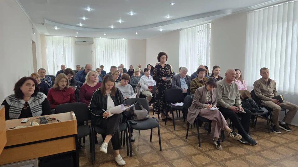 14 апреля в Администрации Старобешевского муниципального округа прошло аппаратное совещание с руководителями структурных и территориальных подразделений Администрации округа, учреждений, организаций, предприятий 14 апреля в Администрации Старобешевского муниципального округа прошло аппаратное совещание с руководителями структурных и территориальных подразделений Администрации округа, учреждений, организаций, предприятий