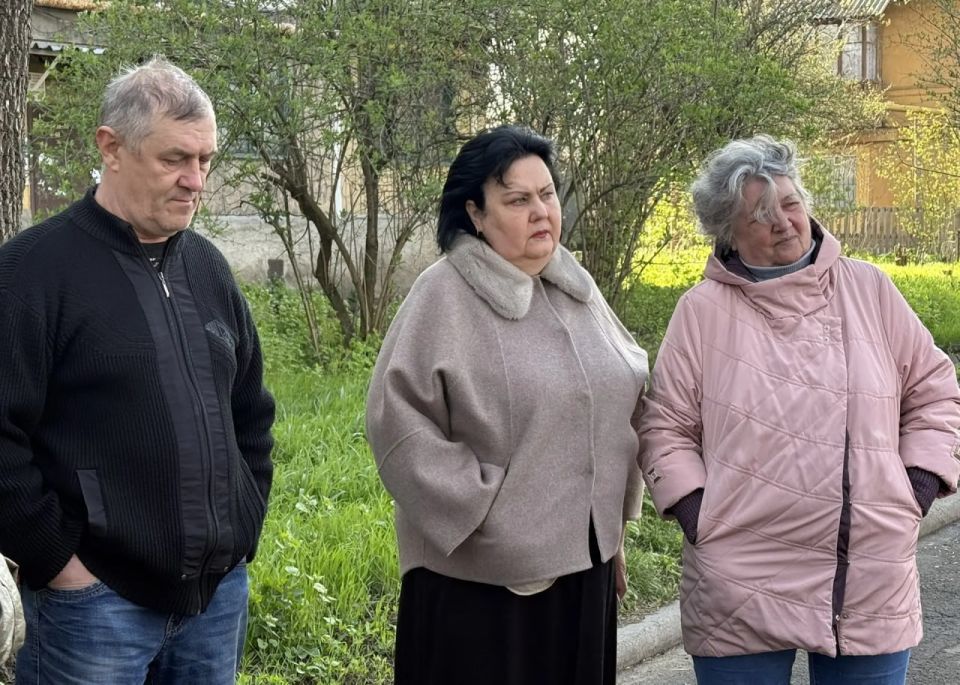 Иван Адамец: Алина Волкова, первый заместитель руководителя управы Куйбышевского района, встретилась с жителями дома № 20 на улице Краковской Иван Адамец: Алина Волкова, первый заместитель руководителя управы Куйбышевского района, встретилась с жителями дома № 20 на улице Краковской