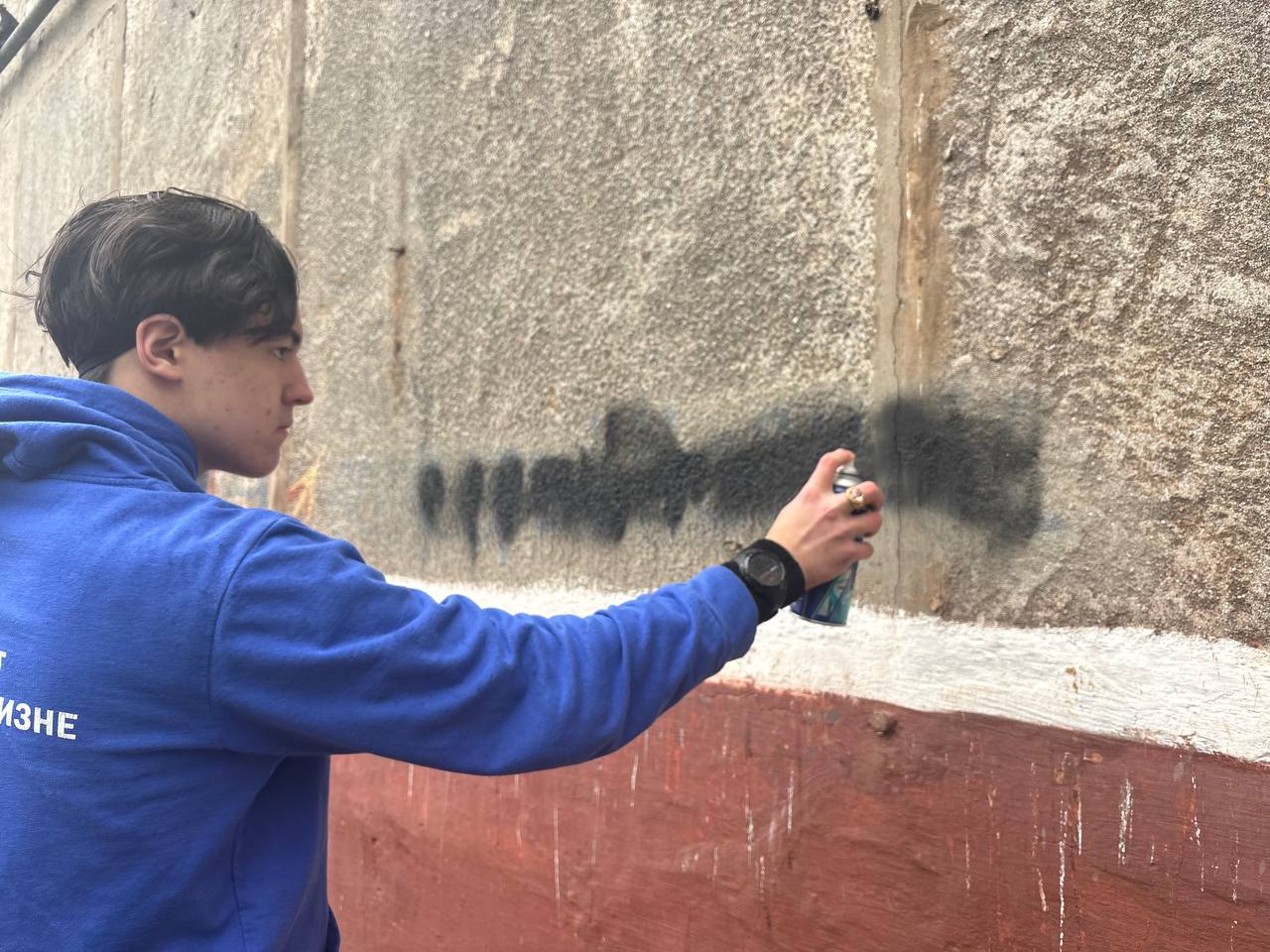 Борьба с пропагандой. Активисты Калининского района Молодёжки провели работу по удалению негативной рекламы Борьба с пропагандой. Активисты Калининского района Молодёжки провели работу по удалению негативной рекламы