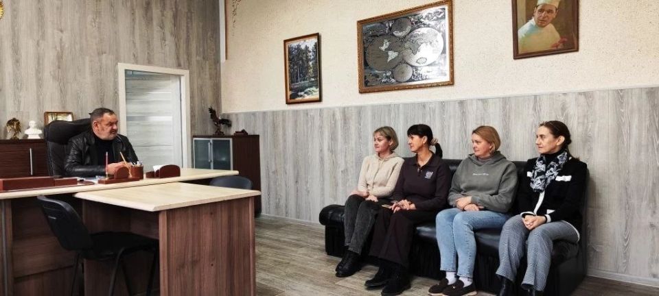 Личный прием граждан. Сегодня, 15 апреля, в общественной приёмной Партии «Единая Россия» города Тореза заместитель Председателя Торезского городского совета Андрей Пашков провел прием граждан Личный прием граждан. Сегодня, 15 апреля, в общественной приёмной Партии «Единая Россия» города Тореза заместитель Председателя Торезского городского совета Андрей Пашков провел прием граждан
