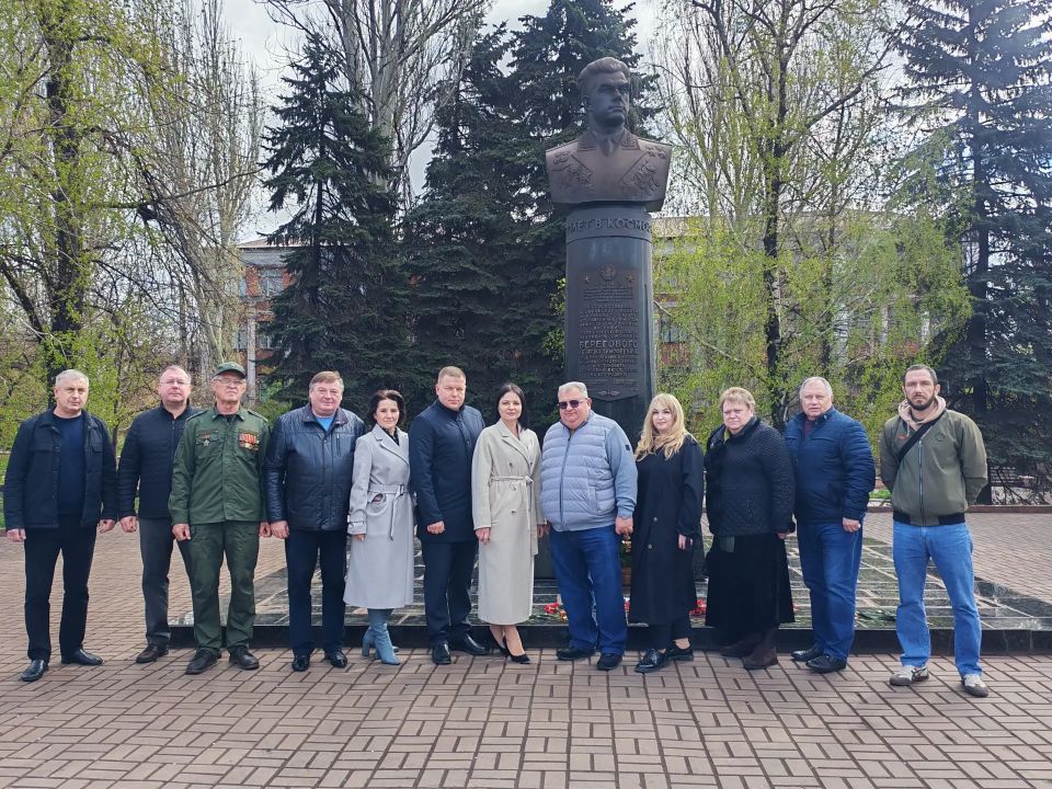 Игорь Мартынов: Енакиево чтит своего героя: к Дню рождения Георгия Берегового Игорь Мартынов: Енакиево чтит своего героя: к Дню рождения Георгия Берегового