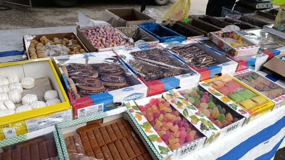 В поселке Старобешево прошла выездная торговая ярмарка В поселке Старобешево прошла выездная торговая ярмарка