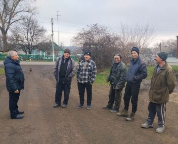 Начальник Михайловского территориального отдела Администрации Тельмановского округа провел выездную встречу с жителями села Зори