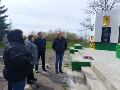 Первый заместитель главы администрации Волновахского муниципального округа Иван Борзых и председатель Волновахского муниципального совета, депутат фракции «Единая Россия» Таймураз Арсоев провели рабочую встречу в селе...