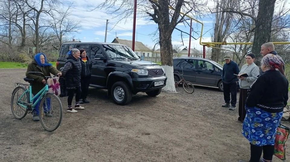 Управляющий делами Администрации Старобешевского округа Евгения Биатова провела сход граждан в селе Песчаное Управляющий делами Администрации Старобешевского округа Евгения Биатова провела сход граждан в селе Песчаное