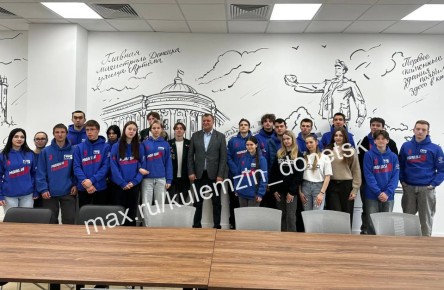 В рамках направления #ГосСтартДиалог в молодёжном центре 30/09 прошла встреча заместителя главы администрации г.о. Донецк Игоря Сапрыкина с активной молодёжью