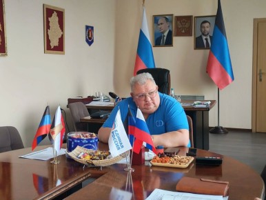 Игорь Мартынов: Рабочее совещание. Провёл рабочее совещание с подрядчиком шеф-региона — Ленинградской области — по вопросам дальнейшего ремонта молодёжного центра, расположенного в здании бывшего кинотеатра «Орион» в парке...