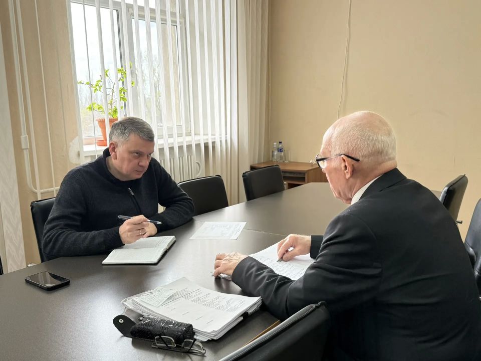 С председателем Донецкой региональной организации Всероссийского общества слепых Леонидом Алексеевичем Бондарем обсудили спектр вопросов, имеющих первостепенное значение для граждан с инвалидностью С председателем Донецкой региональной организации Всероссийского общества слепых Леонидом Алексеевичем Бондарем обсудили спектр вопросов, имеющих первостепенное значение для граждан с инвалидностью