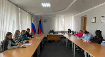 Евгений Поплавский: Провел заседание штаба по вопросам здравоохранения с главврачом ГБУ ДНР «ЦГБ г. Харцызска» Андреем Медведевым, сотрудниками больницы и сотрудниками Администрации, где обсудили ряд вопросов, ключевым из...