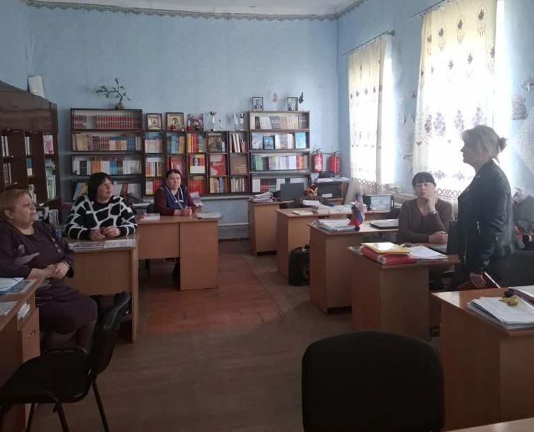 Сегодня На днях заведующая Коньковским территориальным отделом провела продуктивную встречу с трудовым коллективом Коньковской школы