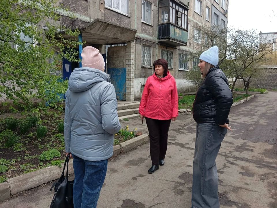 Сегодня, 15 апреля, управляющий делами администрации городского округа Дебальцево, Инна Рудакова, провела встречу с населением Сегодня, 15 апреля, управляющий делами администрации городского округа Дебальцево, Инна Рудакова, провела встречу с населением