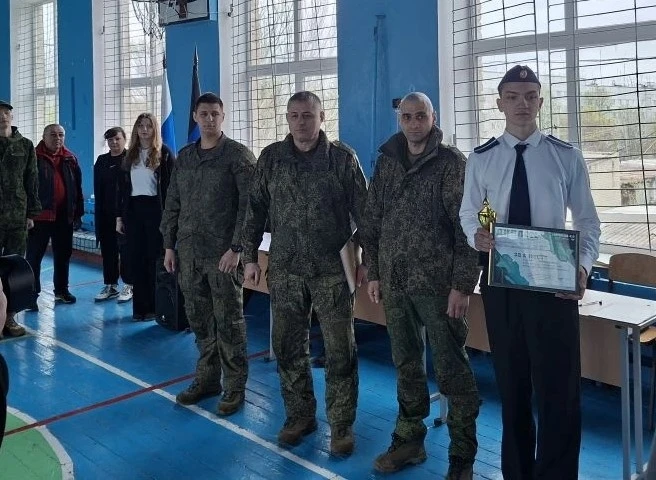 15 марта в ГБОУ «Мироновская школа №10 г.о. Дебальцево» прошел муниципальный этап Всероссийской военно-патриотической игры «Зарница 2.0». Это событие, ставшее уже традиционным, собрало в стенах школы самые стойкие и... 15 марта в ГБОУ «Мироновская школа №10 г.о. Дебальцево» прошел муниципальный этап Всероссийской военно-патриотической игры «Зарница 2.0». Это событие, ставшее уже традиционным, собрало в стенах школы самые стойкие и...