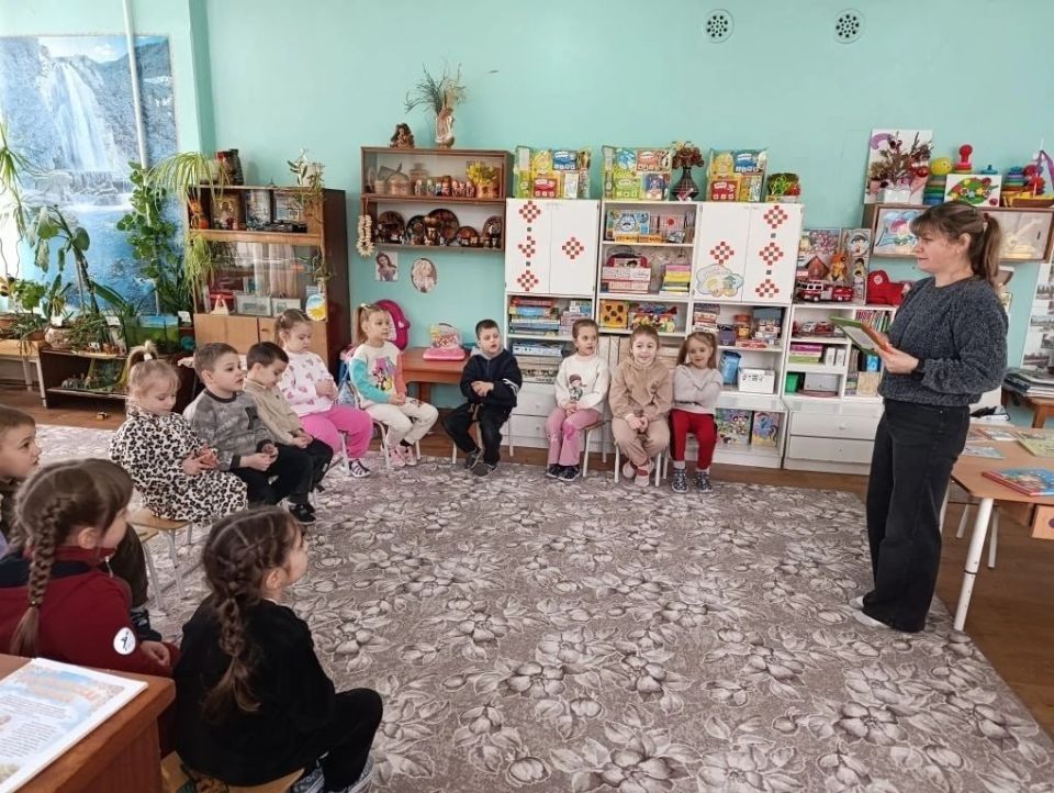 Дошколята Ждановки знакомятся с миром книг Дошколята Ждановки знакомятся с миром книг