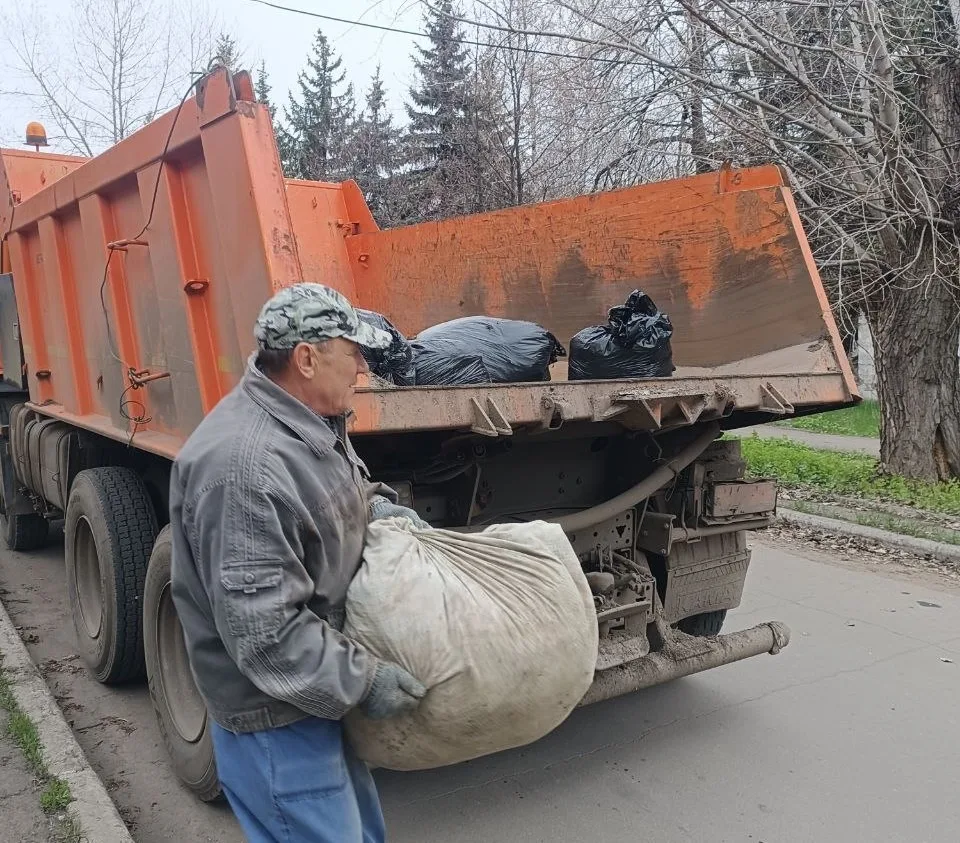 Вчера, 14 апреля, в рамках мероприятий по благоустройству в весенний период были организованы и выполнены работы по вывозу собранного силами ГБДОУ «Детский сад № 168 компенсирующего вида городского округа Макеевка», ГБУ... Вчера, 14 апреля, в рамках мероприятий по благоустройству в весенний период были организованы и выполнены работы по вывозу собранного силами ГБДОУ «Детский сад № 168 компенсирующего вида городского округа Макеевка», ГБУ...