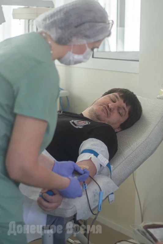 «Это нужно, это важно делать для Республики»: донецкая молодежь приняла участие в донорской акции «Это нужно, это важно делать для Республики»: донецкая молодежь приняла участие в донорской акции