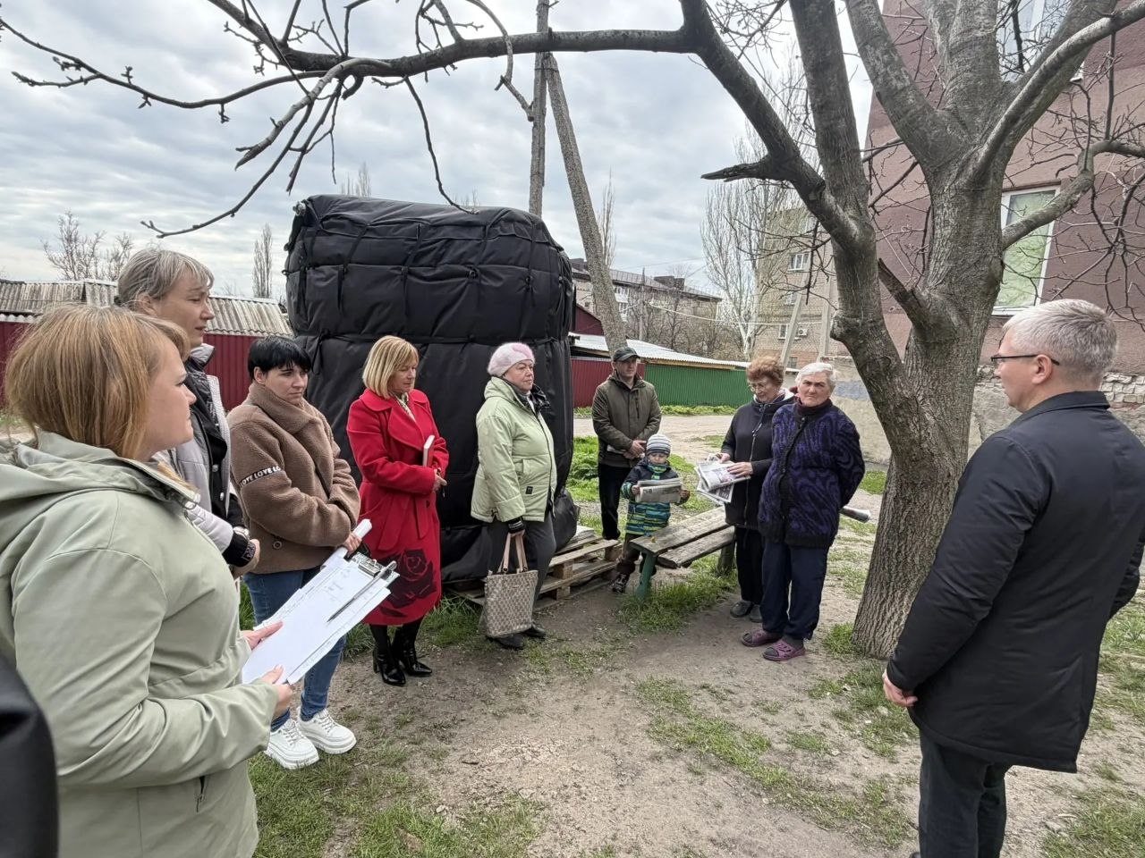 Сегодня, 15 апреля, в рамках проекта «Управдом» Единой России провёл встречу с жителями ул. Короленко г. Моспино Сегодня, 15 апреля, в рамках проекта «Управдом» Единой России провёл встречу с жителями ул. Короленко г. Моспино