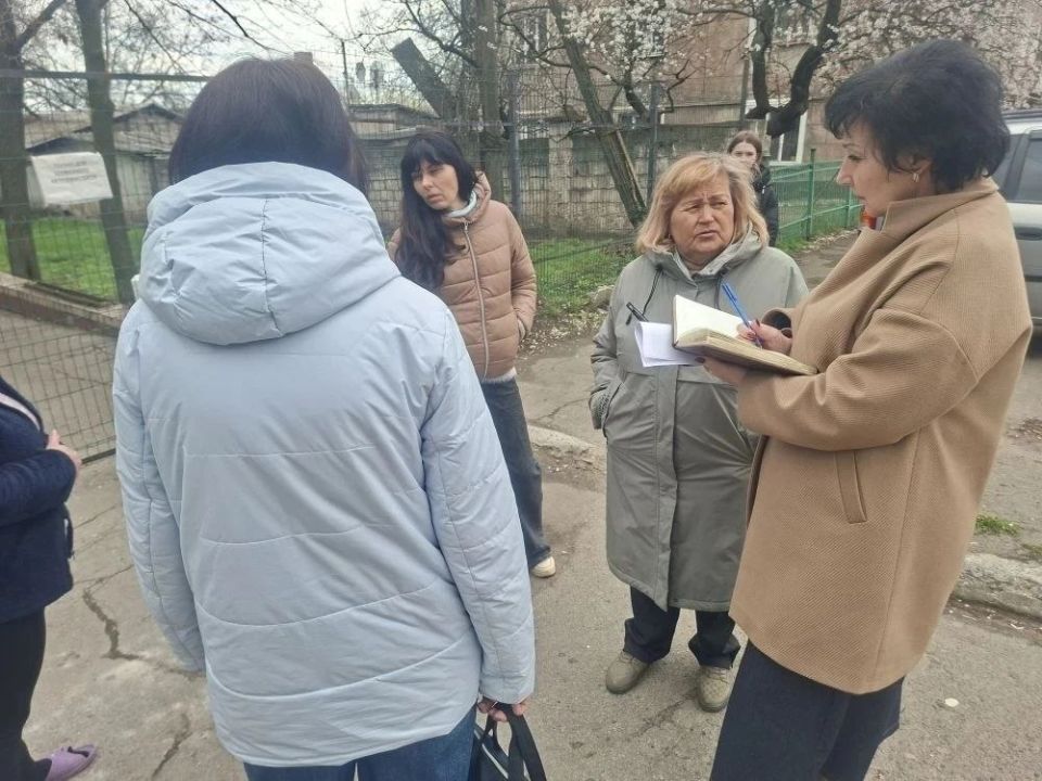 Валентина Харлашка: Сегодня, 15 апреля, в рамках поручения Главы ДНР Дениса Пушилина, провела встречу с жителями Кировского района на подведомственной территории по ул. Дунайская, 9 Валентина Харлашка: Сегодня, 15 апреля, в рамках поручения Главы ДНР Дениса Пушилина, провела встречу с жителями Кировского района на подведомственной территории по ул. Дунайская, 9