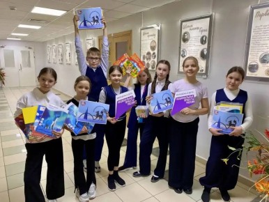 Школа Салехарда помогла оформить кабинеты в Волновахе по требованиям