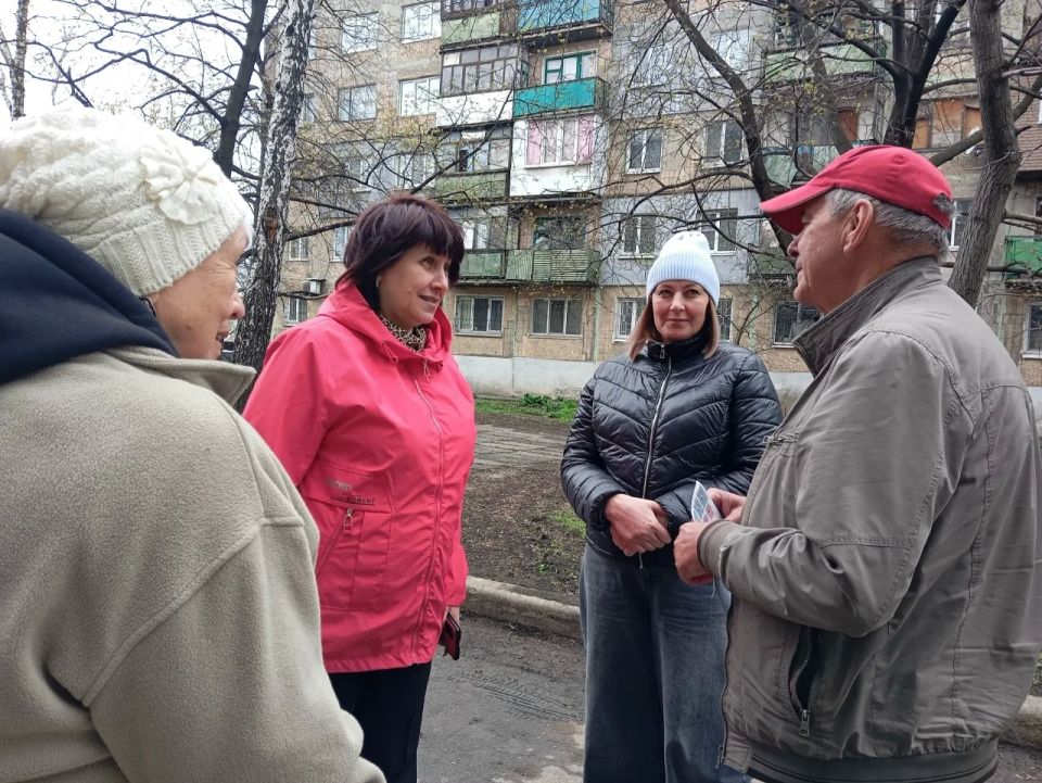 Сегодня, 15 апреля, управляющий делами администрации городского округа Дебальцево, Инна Рудакова, провела встречу с населением Сегодня, 15 апреля, управляющий делами администрации городского округа Дебальцево, Инна Рудакова, провела встречу с населением