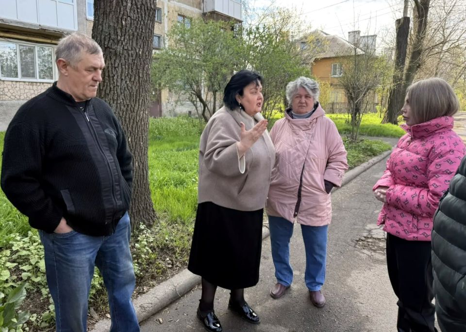 Иван Адамец: Алина Волкова, первый заместитель руководителя управы Куйбышевского района, встретилась с жителями дома № 20 на улице Краковской Иван Адамец: Алина Волкова, первый заместитель руководителя управы Куйбышевского района, встретилась с жителями дома № 20 на улице Краковской