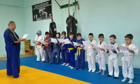 Беседа о вреде наркотиков: тренерпреподаватель провёл профилактическое занятие с дзюдоистами