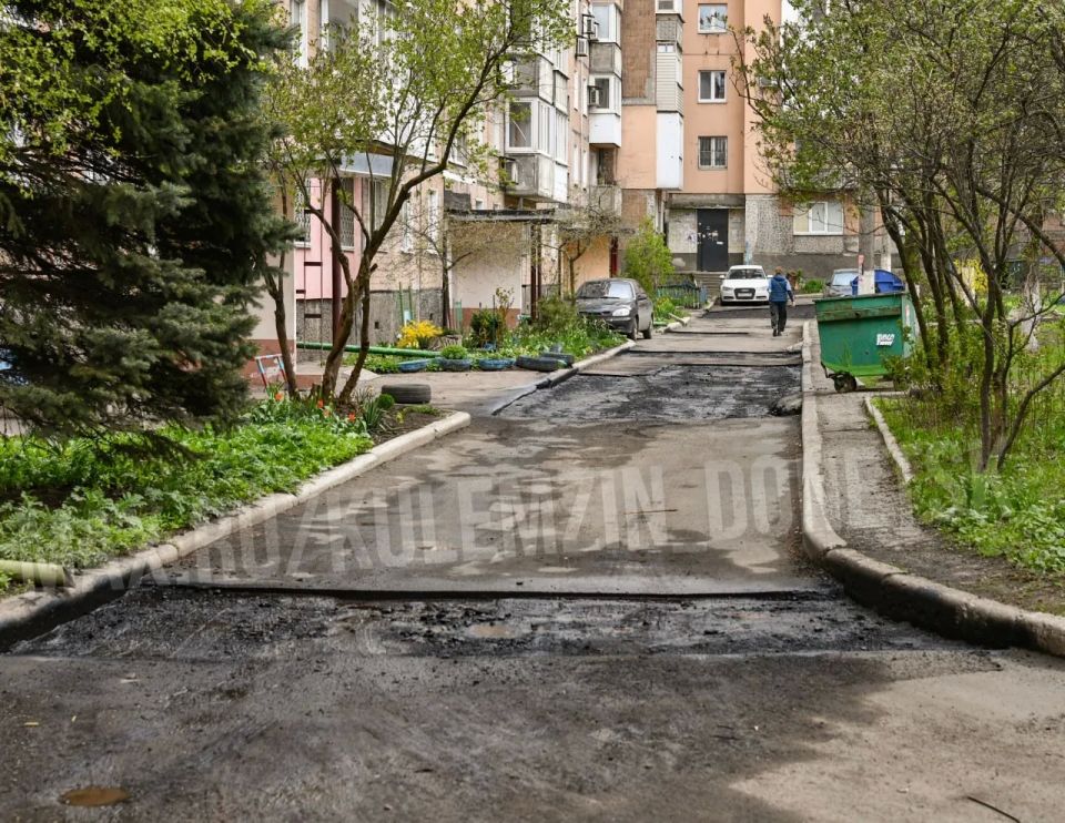 В Донецке стартовали работы по обновлению внутриквартальных дорог В Донецке стартовали работы по обновлению внутриквартальных дорог