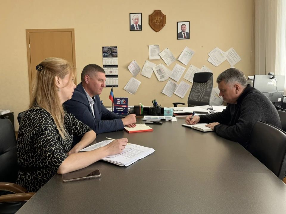 Ирина Кутенко: Сегодня провел встречу с первым заместителем главы администрации Шахтерского муниципального округа Сергеем Юрьевичем Лебедевым Ирина Кутенко: Сегодня провел встречу с первым заместителем главы администрации Шахтерского муниципального округа Сергеем Юрьевичем Лебедевым