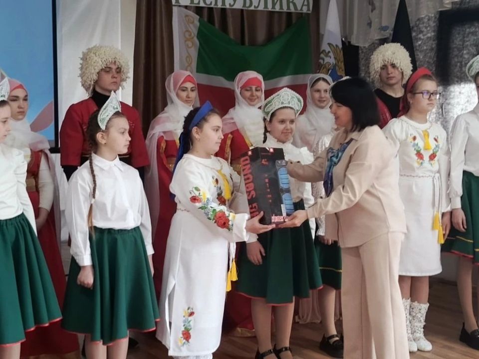 МАРАФОН ФЕСТИВАЛЕЙ ПРОДОЛЖАЕТСЯ: ХЛЕБОДАРОВСКАЯ ШКОЛА ПОЗНАКОМИЛА ОКРУГ С КУЛЬТУРОЙ ЧЕЧЕНСКОЙ РЕСПУБЛИКИ МАРАФОН ФЕСТИВАЛЕЙ ПРОДОЛЖАЕТСЯ: ХЛЕБОДАРОВСКАЯ ШКОЛА ПОЗНАКОМИЛА ОКРУГ С КУЛЬТУРОЙ ЧЕЧЕНСКОЙ РЕСПУБЛИКИ