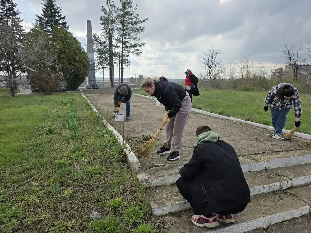 Сегодня, 16 апреля, в рамках проекта Единой России «Городская среда», Моспинское территориальное управление администрации городского округа Донецк, вместе с предприятиями, учреждениями, организациями, приняли активное... Сегодня, 16 апреля, в рамках проекта Единой России «Городская среда», Моспинское территориальное управление администрации городского округа Донецк, вместе с предприятиями, учреждениями, организациями, приняли активное...