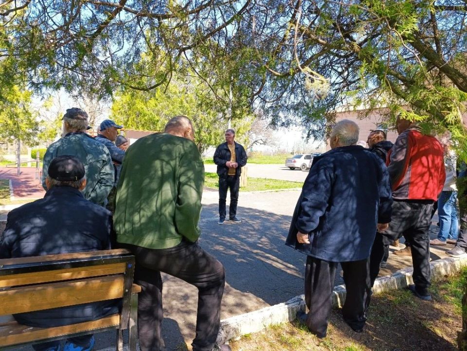 В рамках исполнения поручения Главы ДНР Дениса Пушилина, направленного на поддержание открытого диалога с населением, заместитель главы Волновахского муниципального округа Олег Сидоренко провёл встречу с жителями села Анадоль В рамках исполнения поручения Главы ДНР Дениса Пушилина, направленного на поддержание открытого диалога с населением, заместитель главы Волновахского муниципального округа Олег Сидоренко провёл встречу с жителями села Анадоль