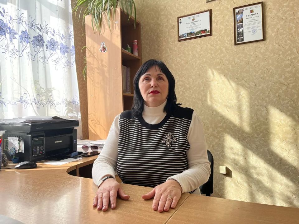 Заместитель главы администрации городского округа Дебальцево Оксана Козлова провела рабочую встречу с трудовыми коллективами отделения социальной защиты населения № 29 - филиал Государственного Бюджетного учреждения и филиал... Заместитель главы администрации городского округа Дебальцево Оксана Козлова провела рабочую встречу с трудовыми коллективами отделения социальной защиты населения № 29 - филиал Государственного Бюджетного учреждения и филиал...