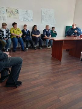 Начальник Раздольненского территориального отдела Валентин Носенко провел встречу с трудовым коллективом Филиала «Заря Агро» ГУП ДНР «Аграрный Донбасс» хлебоприёмное отделение с.Раздольное