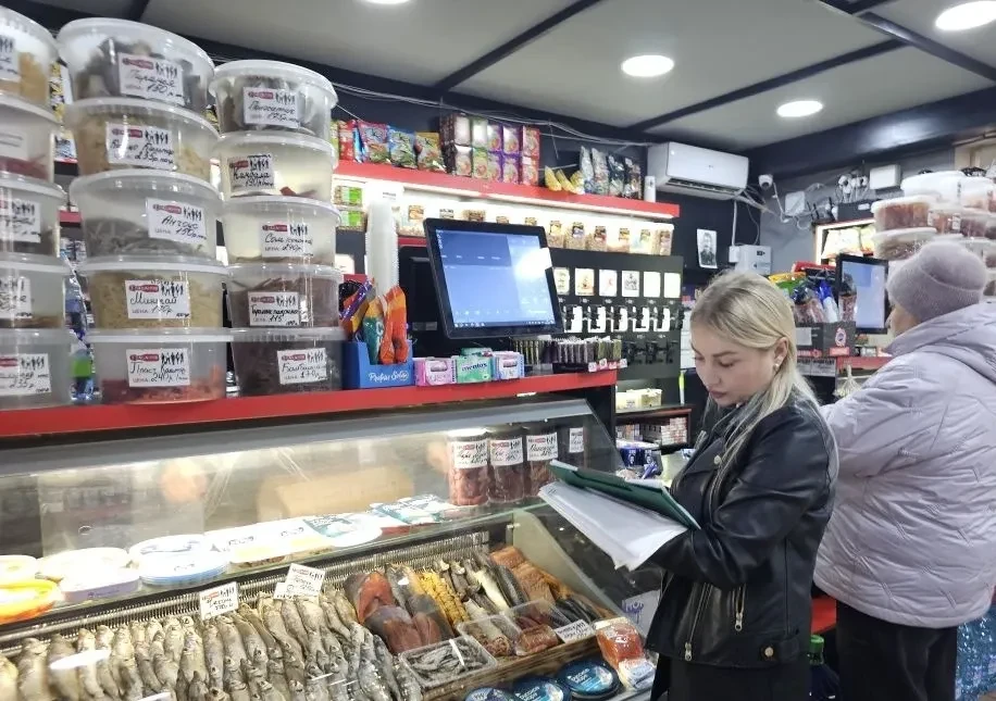 Елена Рязанцева: В Пролетарском внутригородском районе города Донецка прошел плановый рейд Народного контроля по соблюдению правил торговли и санитарных норм Елена Рязанцева: В Пролетарском внутригородском районе города Донецка прошел плановый рейд Народного контроля по соблюдению правил торговли и санитарных норм