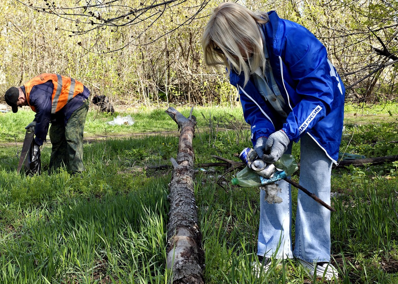 Иван Адамец: В рамках акции «Чистый четверг» сотрудники управы Куйбышевского района совместно с представителями Единого регионального фонда по обслуживанию МКД провели мероприятия по благоустройству на проспекте Васнецова Иван Адамец: В рамках акции «Чистый четверг» сотрудники управы Куйбышевского района совместно с представителями Единого регионального фонда по обслуживанию МКД провели мероприятия по благоустройству на проспекте Васнецова